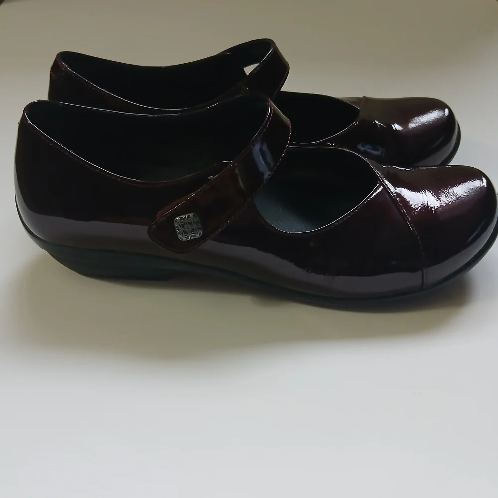 Dansko Women's Mary Jane Heels in Dark Burgundy Patent